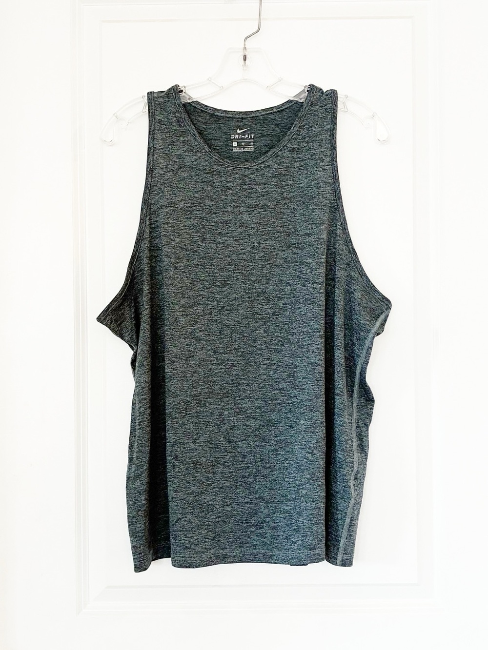 Nike Dri-FIT Women's Charcoal Gray Sleeveless Tank. Size Extra Large